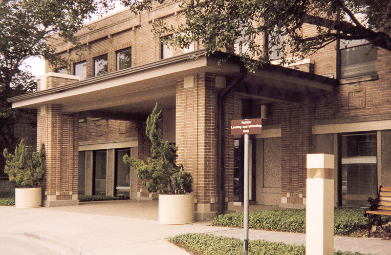Alameda Oaks Front Entrance